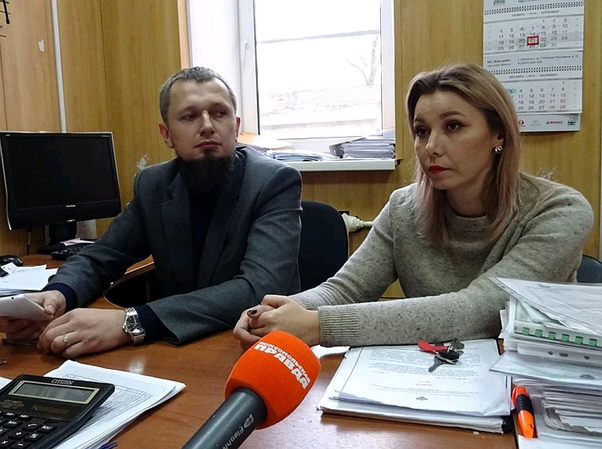 Мама и отчим Влада.