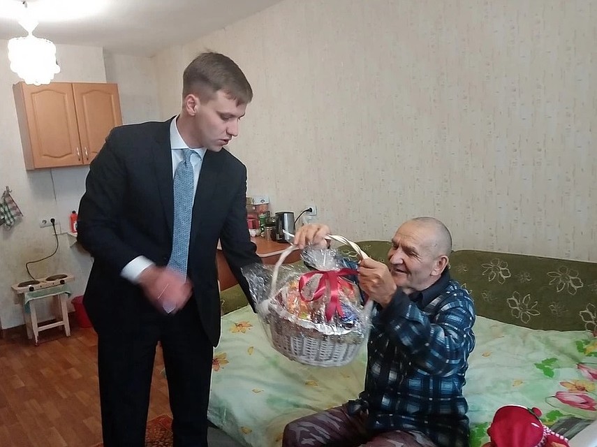 В ситуацию вмешался депутат Илья Зайцев. Фото: Елена СЕРЕБРОВСКАЯ