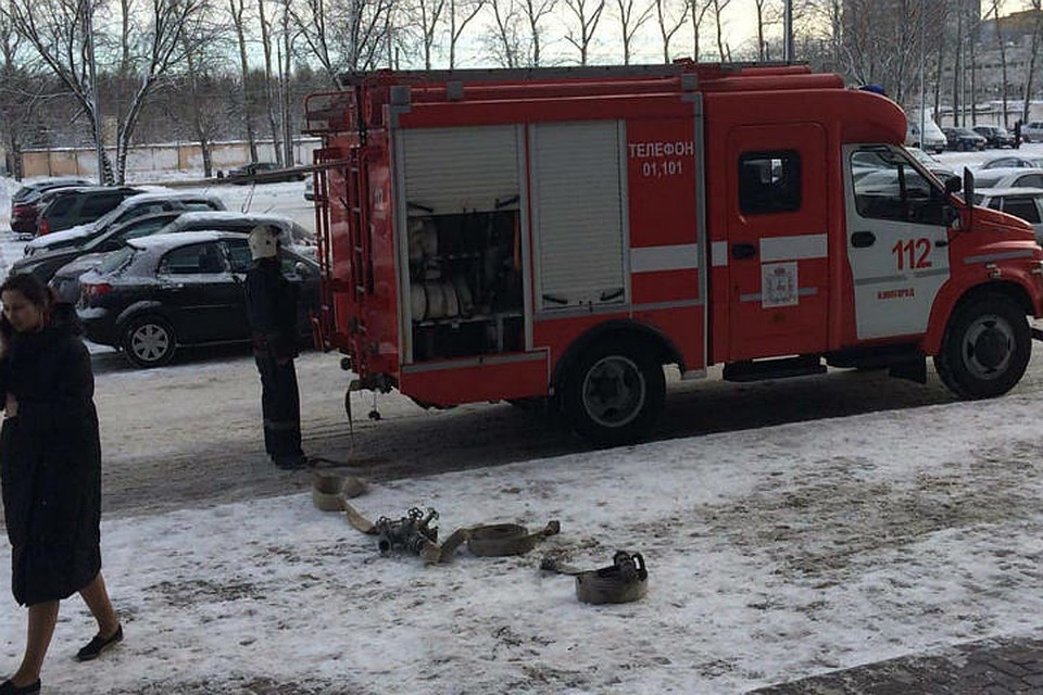 На место выезжали несколько пожарных машин. ФОТО: Анна Вингурт.