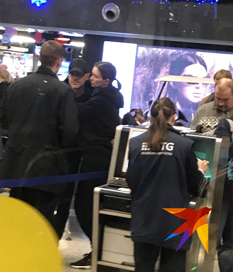 Во Внуково Бондарчук приехал в темной куртке и надвинутой на глаза кепке Фото: Василиса НИКОЛАЕВА