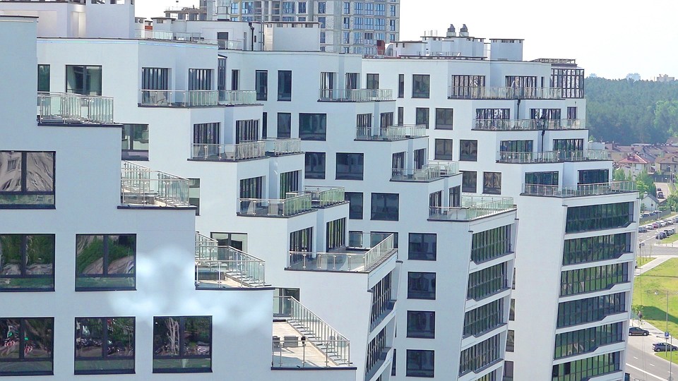 Все квартиры – со свободными планировками, панорамным остеклением, с лоджиями, балконами или террасами.