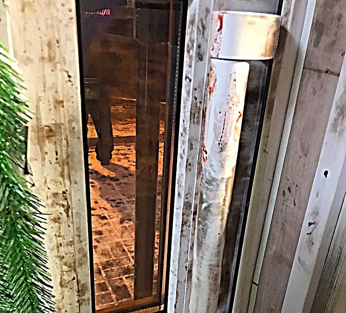 Видимо. мужчина хотел выйти на улицу и позвать на помощь. Фото: с сайта СУ СК России по Воронежской области.