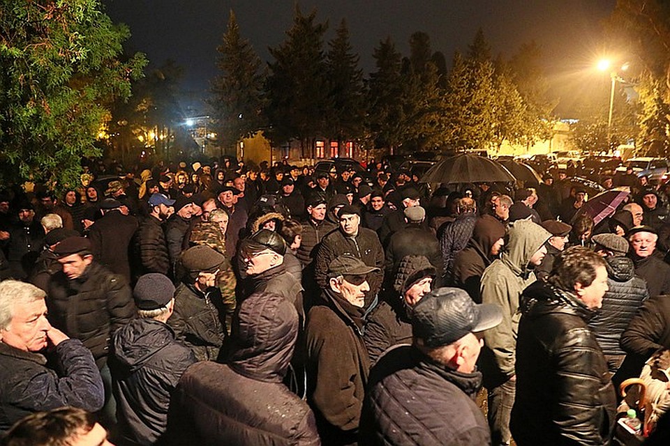 протестующие на улицах. Фото: Дмитрий Феоктистов/ТАСС