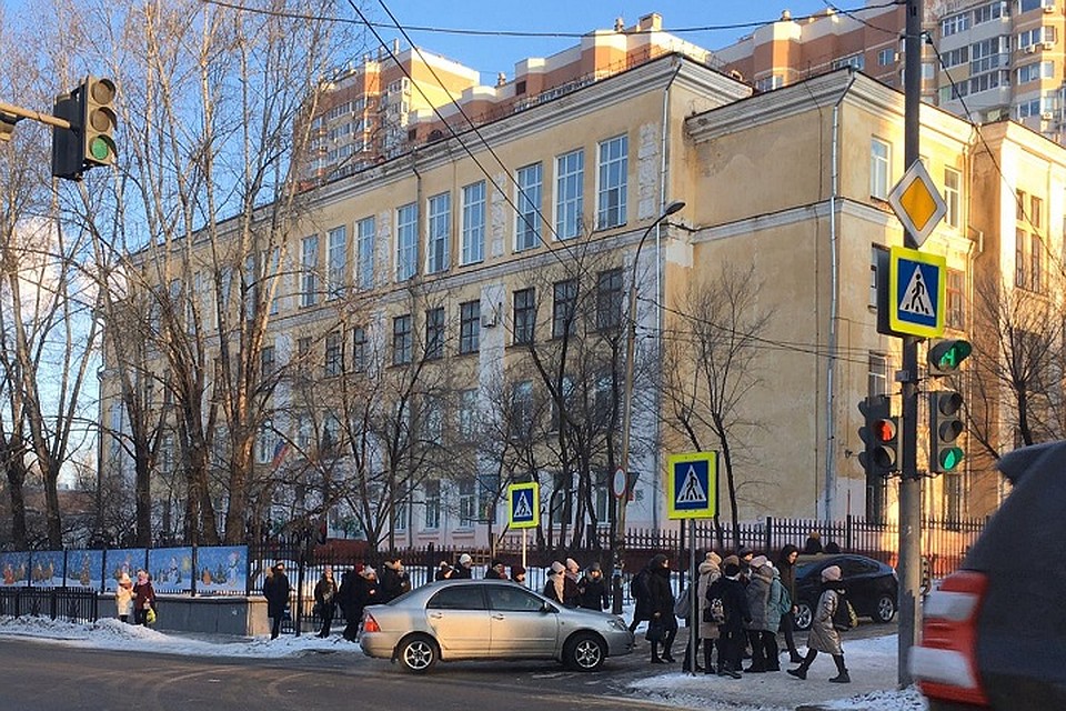 Сообщения о заложенных взрывных устройствах получили все школы Хабаровска Фото: Борис КОКУРИН