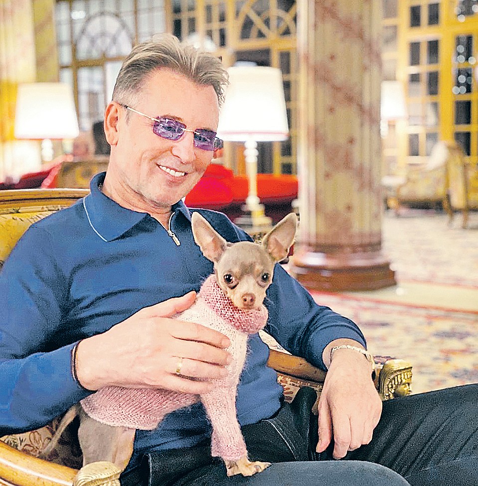 Александр Малинин сделал прическу в стиле Элвиса. Фото: instagram.com/alexandr_malinin/