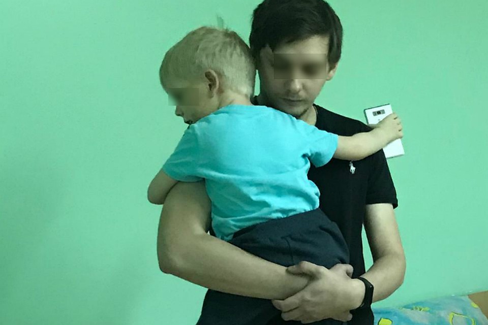 Когда малыша привезли в больницу, он был сильно напуган.
