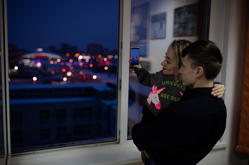 Володя будет держать Яну на руках столько, сколько потребуется. Фото: Андрей АБРАМОВ