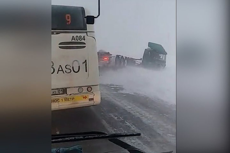 Междугородние автобусные рейсы из Новосибирска отменены. Фото: стоп-кадр.