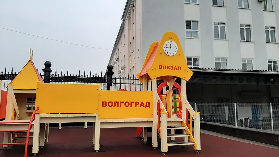 Для детей на вокзале установили игровую площадку. Фото: Екатерина СИМОХИНА