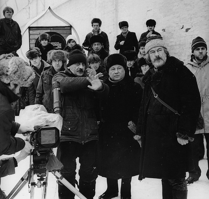 Съемочная группа фильма «Царская охота» - в центре Юрий Векслер и режиссер Виталий Мельников. Фото из архива режиссера В.В. Мельникова