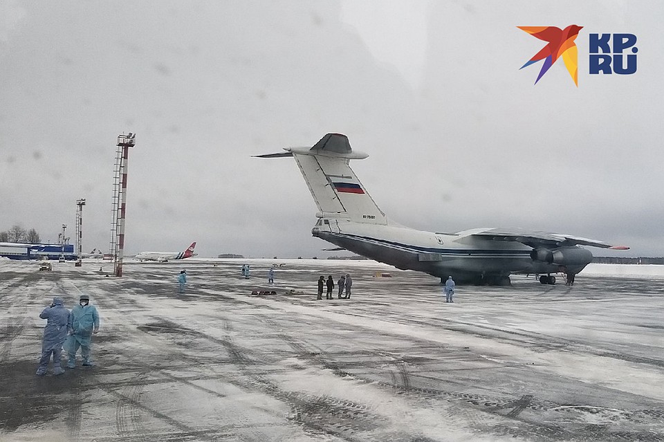 Первый борт ВКС из Китая Фото: Кира Санникова