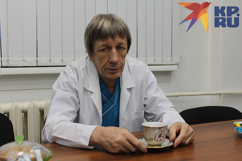 Александр Леляк вспоминает, как работал в одной из лабораторий «Вектора». Фото: Анна ПАШАГИНА