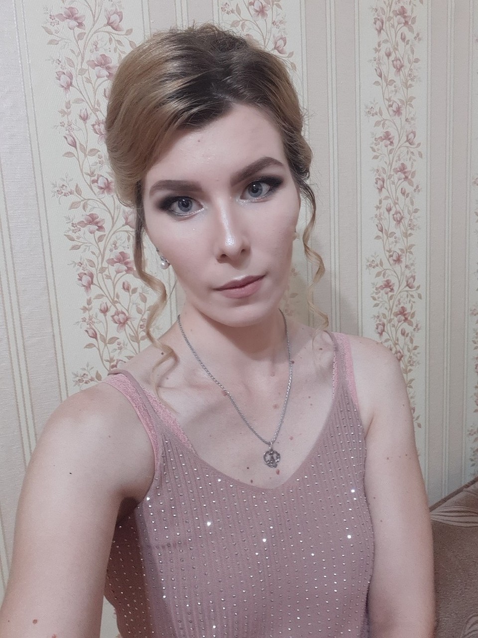 Диану разозлил крик малыша. Свои эмоции она записала на видео и опубликовала на своей странице в соцсети Фото: Личная страница героя публикации в соцсети