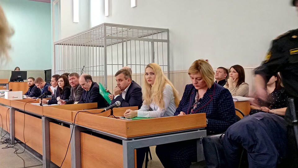 Сегодня в деле участвовали более десятка адвокатов - и это еще не все собрались! Фото: Александра БУДАЕВА
