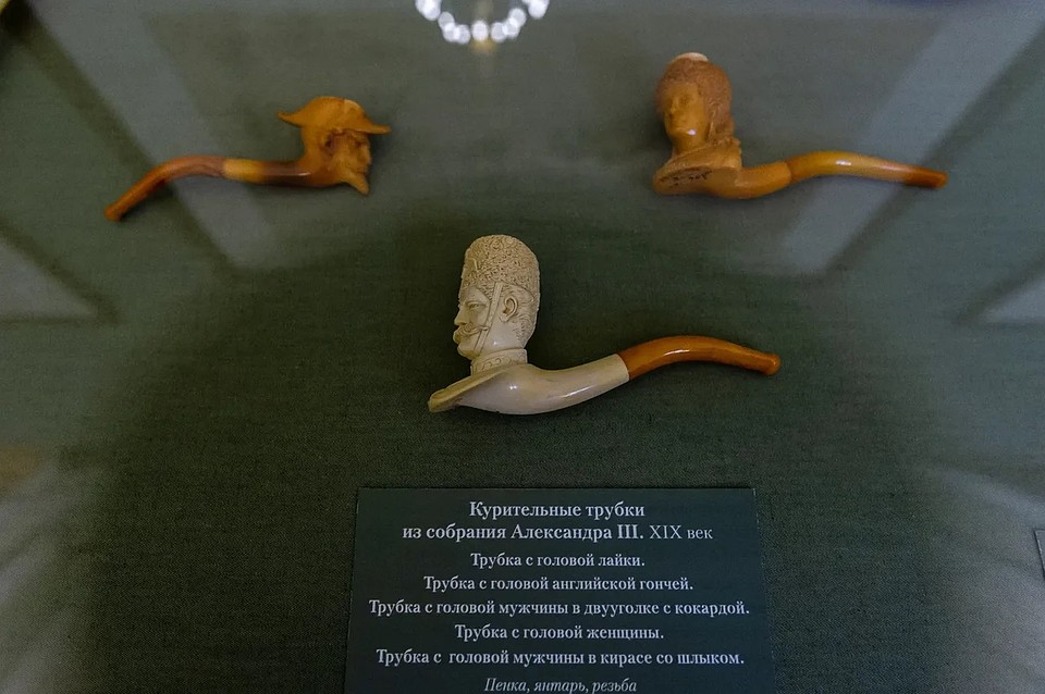 Даже трубки императора отличались оригинальностью. Фото: Олег ЗОЛОТО