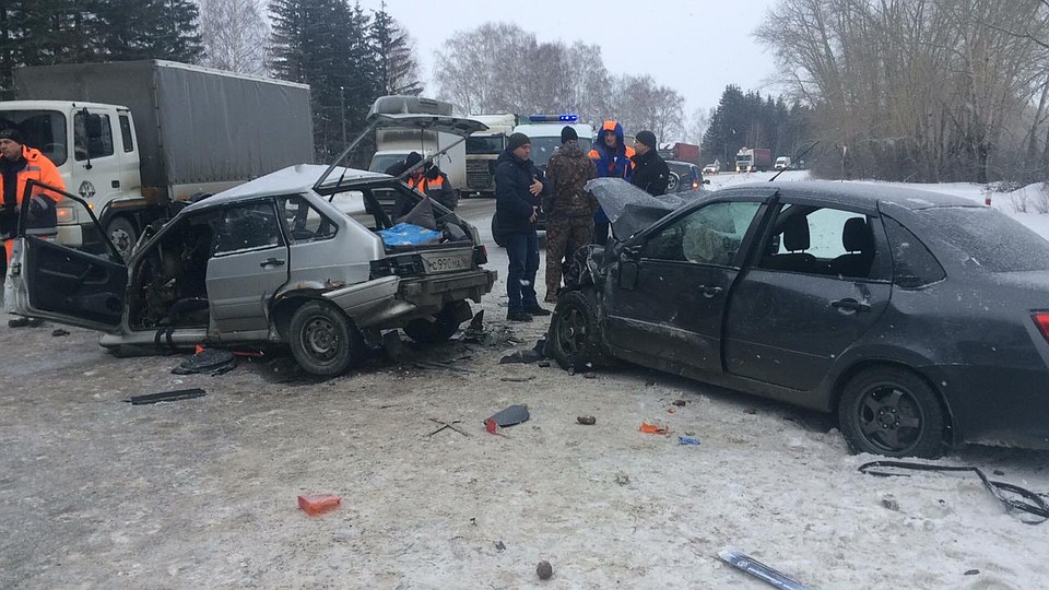 Жена погибшего в тяжелом состоянии была доставлена в больницу. Фото: УГИБДД по Свердловской области