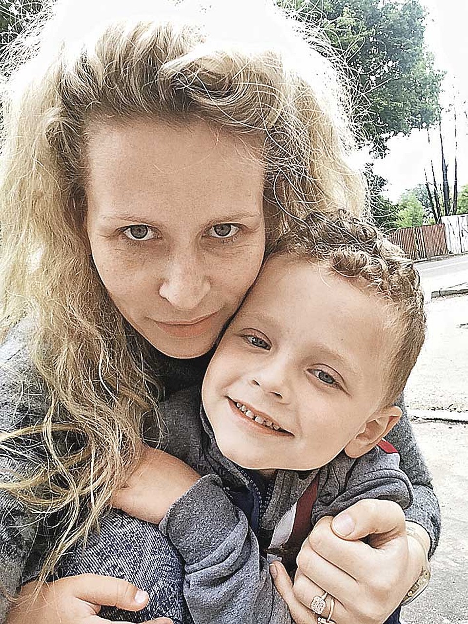 Елена Балабанова, у которой болен сын, объединила вокруг себя других мам с подобными проблемами. Фото: Семейный архив.