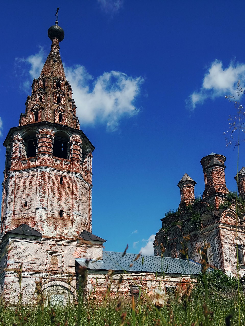 Воскресенский монастырь в Солигаличе, Костромская область. Фото Shutterstock