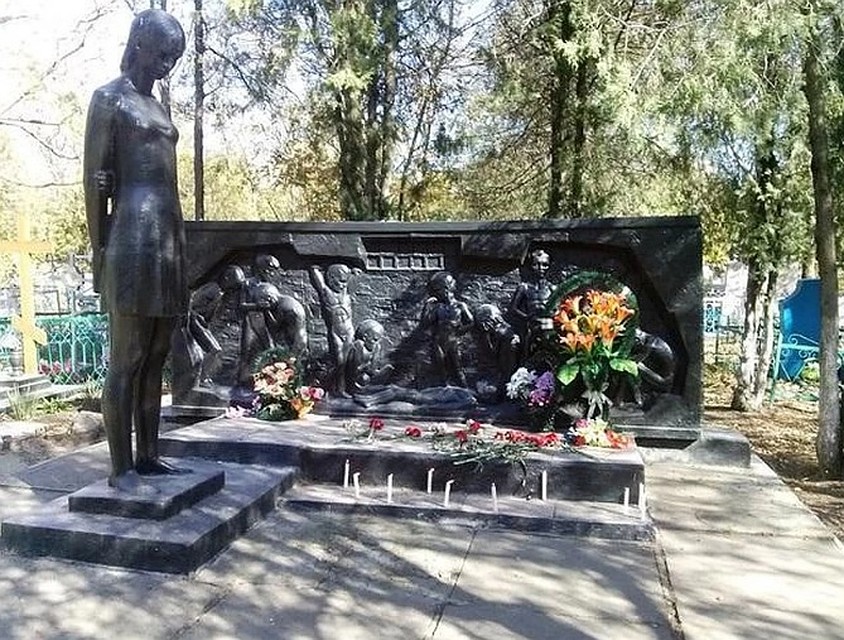 Памятник погибшим детям в Ейске
