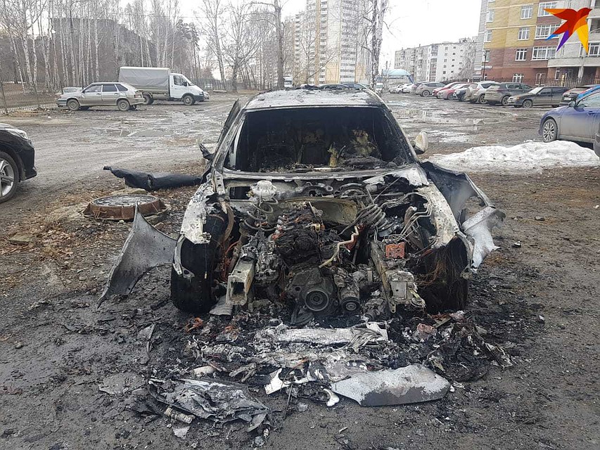 Машина находилась на охраняемой парковке, но это не спасло от поджога. Фото: предоставлены героем публикации
