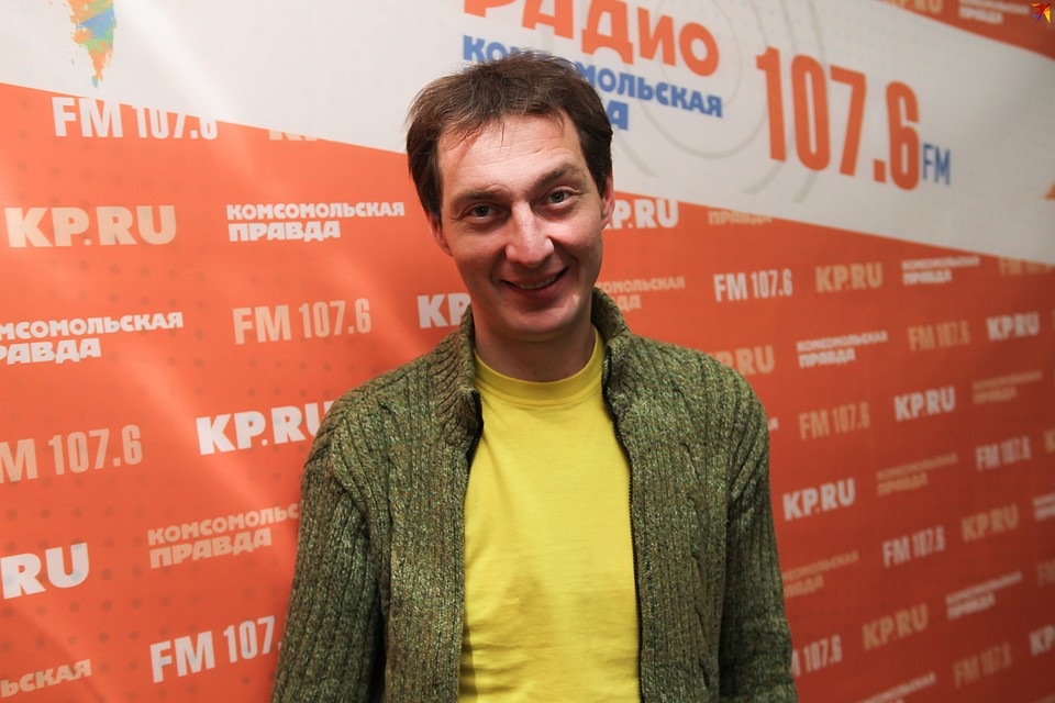 Михаил Солодянкин пробовал и сам печь блины – чисто из любопытства и красоты процесса – переворачивать блин в воздухе. Получалось не всегда Фото: Диля Ахмадишина