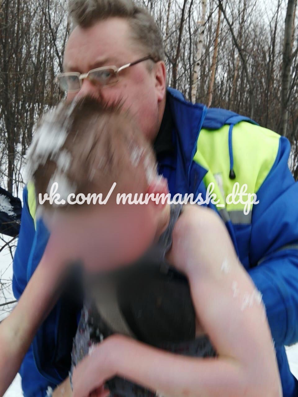 Садист закопал живого ребенка в снег. Фото: vk.com/murmansk_dtp