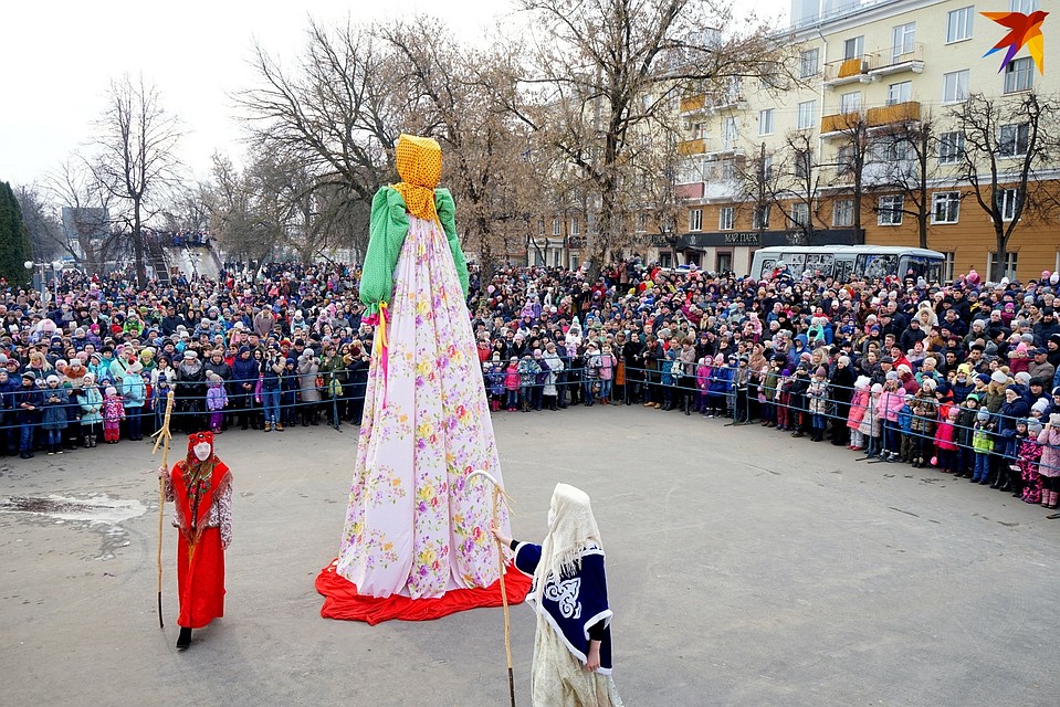 Главный обряд - сжигание куклы-чучела состоится в 15.00 Фото: Вячеслав КОВАЛЕНКО