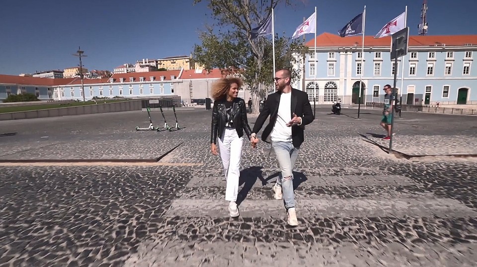 На первое свидание Антон пригласил кубинку Барбару, которая прожила в Петербурге около 5 лет. Фото: vk.com/holostjak_tnt