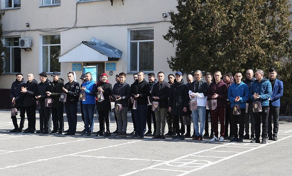 Ежегодно из Алматы призывается чуть больше 3 тысяч человек, около 1500 весной и столько же осенью.