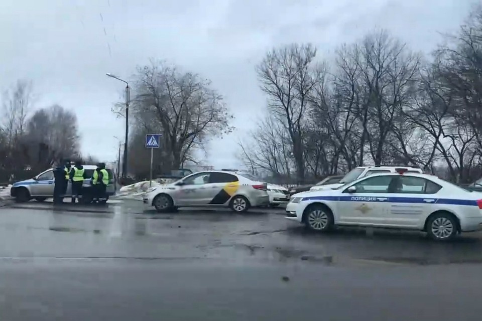 Кировскую инфекционную больницу оцепили сегодня утром. Фото: скриншот видео Владислав Крысов