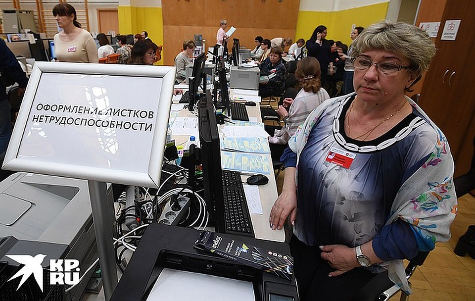 Пункт оформления больничных листов в московском колл-центре, принимающем звонки по теме коронавируса. Фото: Михаил ФРОЛОВ