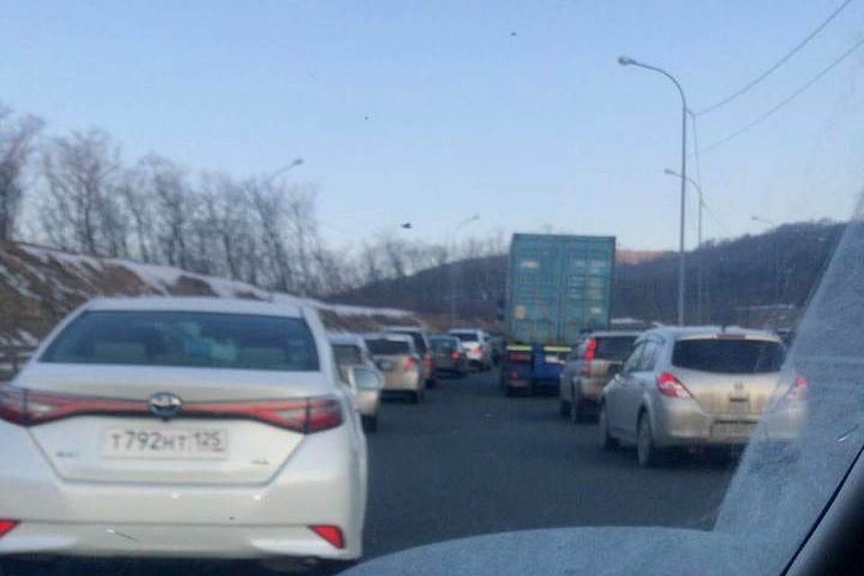 В направлении пригорода образовалась пробка. Фото: dpskontrol_125rus
