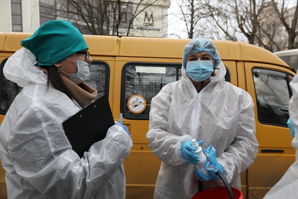 В Челябинской области проводят дезинфекцию общественных мест, в том числе трапнспорта. Фото: Дмитрий АХМАДУЛЛИН