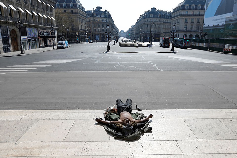 Опустевшая площадь в Париже. Фото: REUTERS