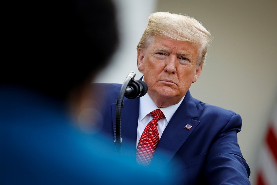 Президент США Дональд Трамп во время брифинга. Фото: REUTERS