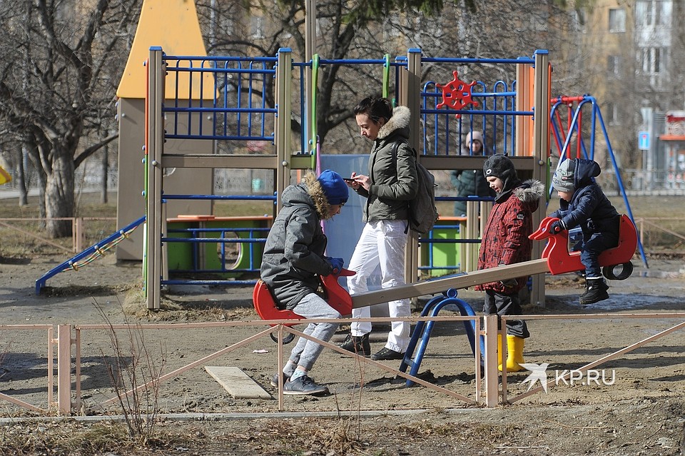 К посторонним людям нельзя подходить ближе, чем на полтора метра Фото: Алексей БУЛАТОВ