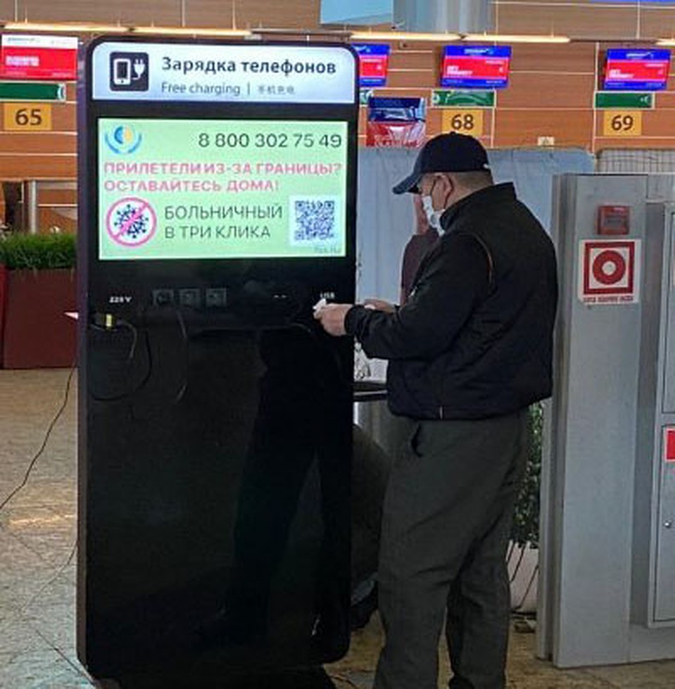 Уже второй день пассажиров обслуживают только в терминалах В и F, остальные закрыли. А все потому, что из-за ограничений произошло сокращения пассажиропотока. Фото: Пресс-служба аэропорта Шереметьево