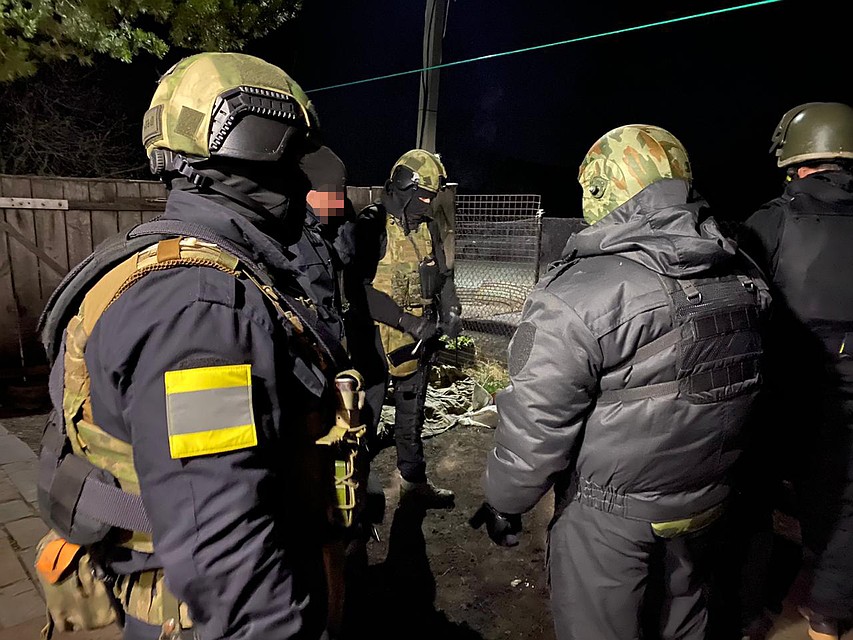 Сотрудники СОБР задержали стрелка после долгих переговоров Фото: материалы пресс-служб
