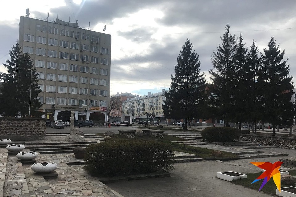 В парки и скверы вход запрещен. Фото: Константин МОГИЛИН