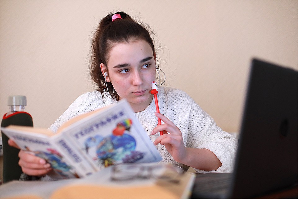 Всероссийские проверочные работы школьники смогут написать прямо у себя дома. Фото: Мария ЛЕНЦ