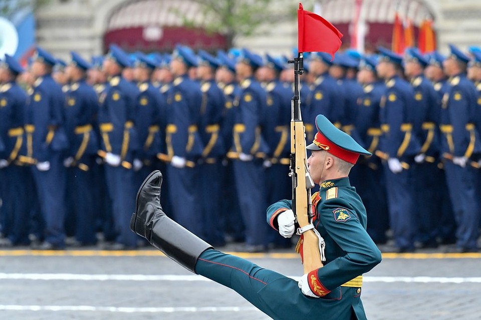 Боец Мукамиль очень любил День Победы и с удовольствием смотрел парад Победы