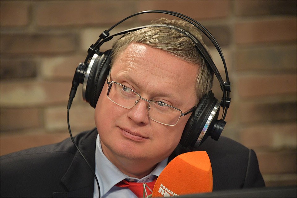 Директор Института проблем глобализации Михаил Делягин на радиостанции `Комсомольская правда`. Фото: Владимир ВЕЛЕНГУРИН