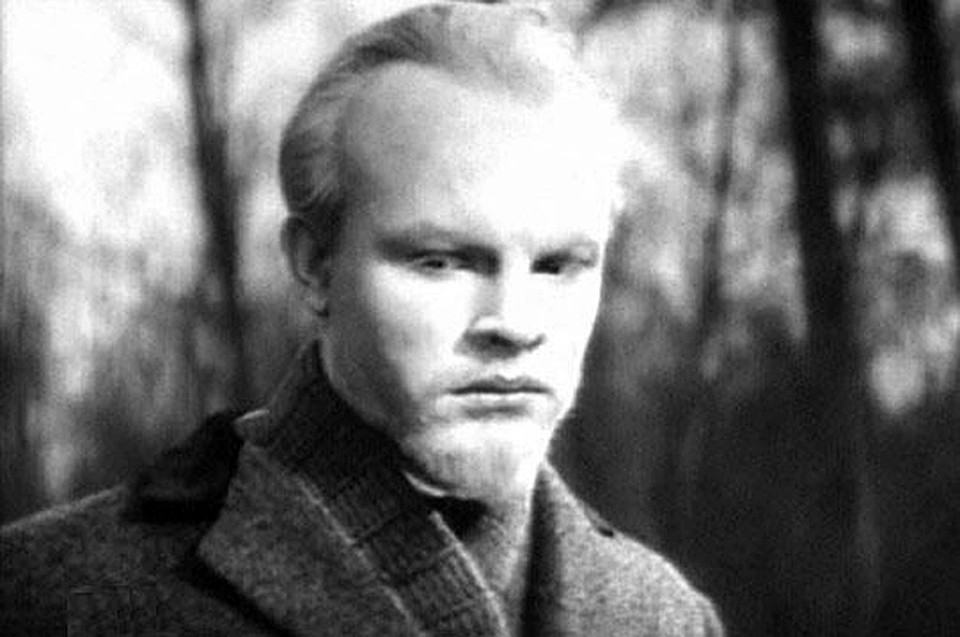 Володю сыграл двадцатиоднолетний Родион Нахапетов, в котором художник Борис Дуленков усмотрел портретное сходство с героем