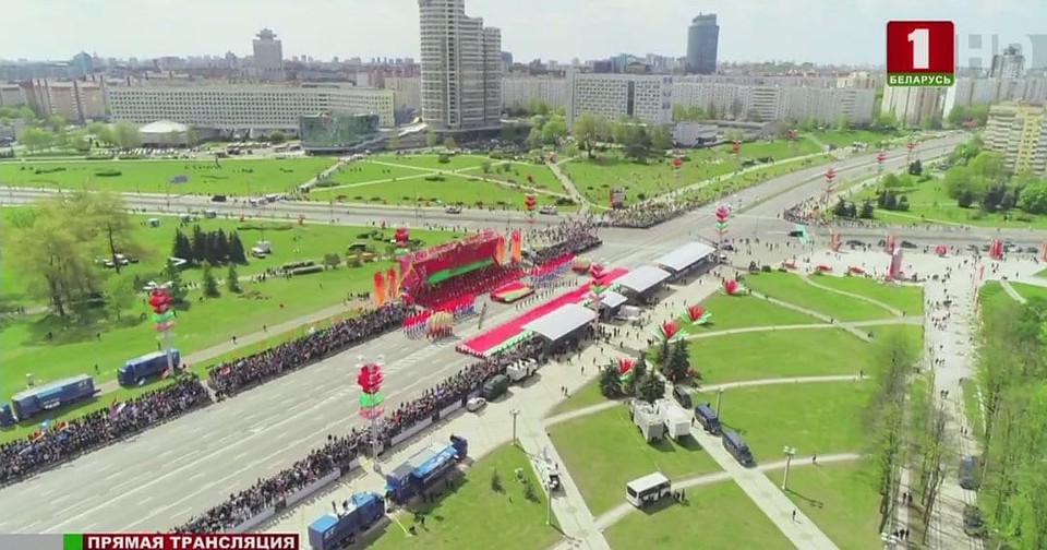 А столько белорусов пришли на парад в 2020-м. Фото: скрин прямой трансляции парада Победы телеканала ОНТ.