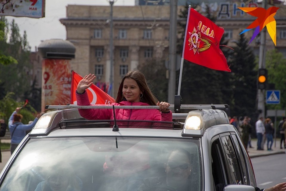 «Бессмертный полк» в Донецке 2020 прошел в формате автопробега «Великой Победы» Фото: Андрей ТРУБЕЦКИЙ