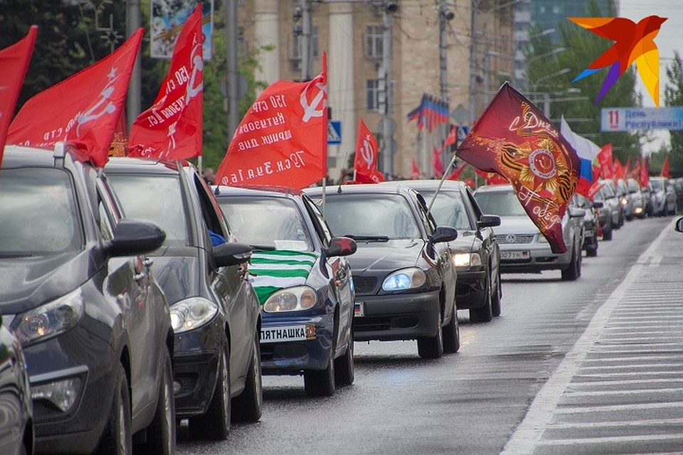 «Бессмертный полк» в Донецке 2020 прошел в формате автопробега «Великой Победы» Фото: Андрей ТРУБЕЦКИЙ