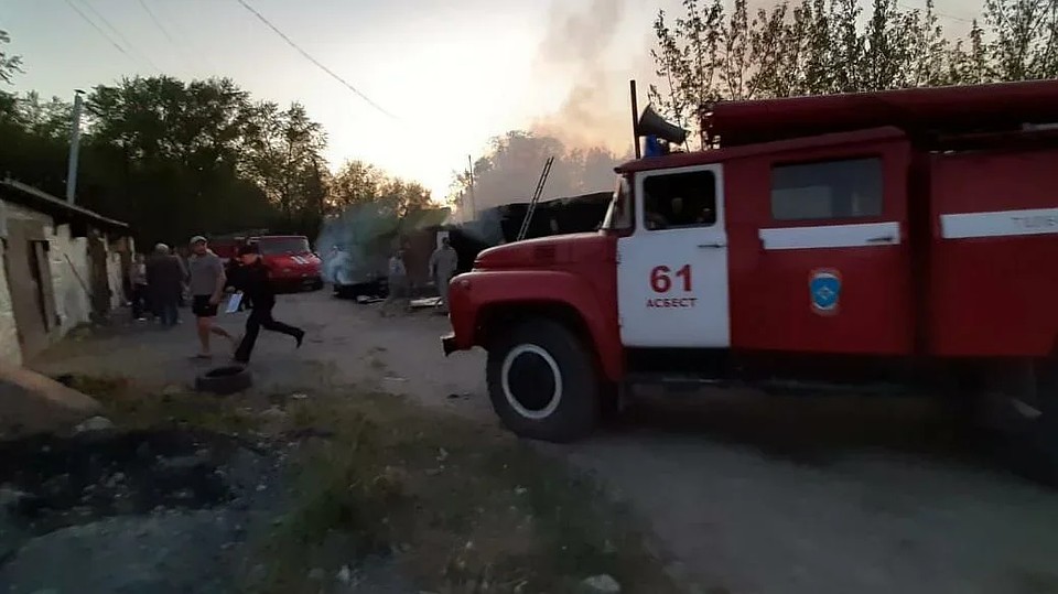 В течении 40 минут пожарные ликвидировали открытое горение. Фото: ГУ МЧС по Свердловской области