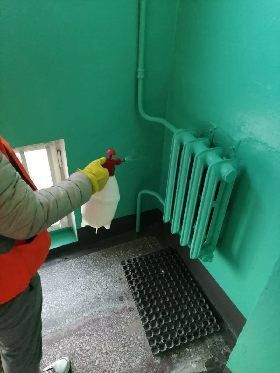 Чистый подъезд - меньше рисков подхватить коронавирус! Фото: vk.com/severomorsk.life