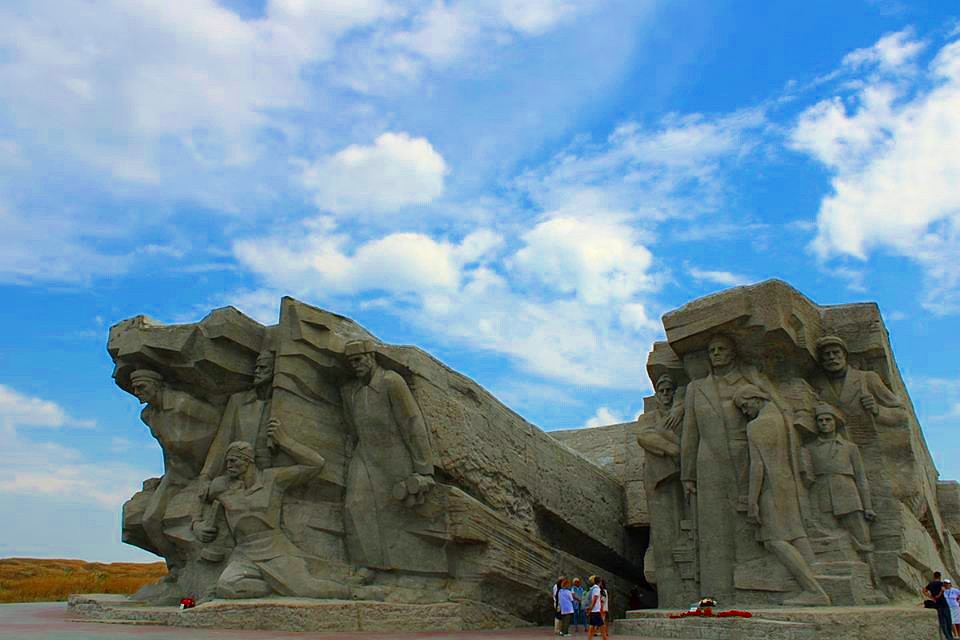В мае Керчь вспоминает защитников Аджимушкая. Фото: facebook/ВКИКМЗ