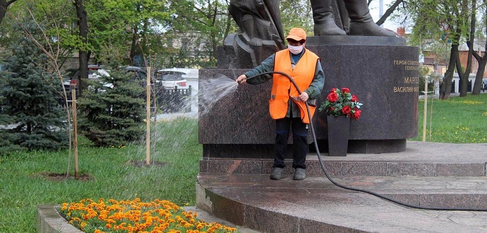 Ко Дню Победы в Рязани высадили цветы у военных мемориалов и не только.